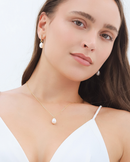 Large Pearl Pendant Necklace in 18k Gold Vermeil
