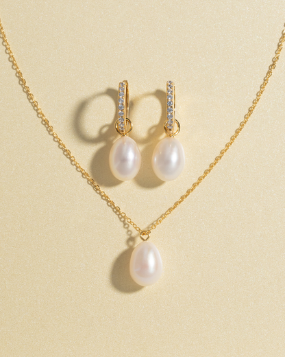 Large Pearl Pendant Necklace in 18k Gold Vermeil
